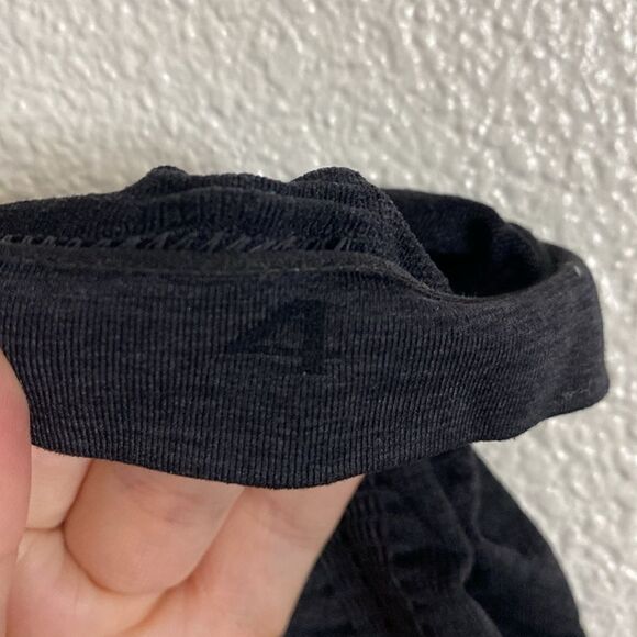 Lululemon- black Capri Rouched pants- Size 4 - Picture 7 of 7